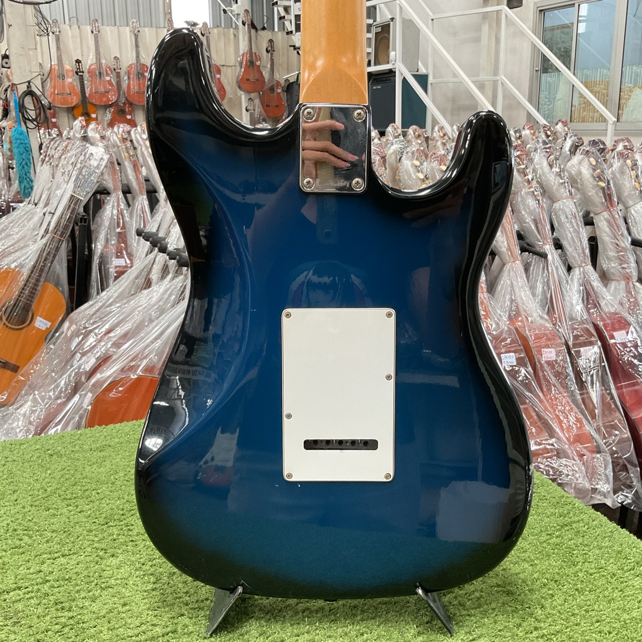 กีต้าร์ไฟฟ้า FORMESTAR (สำหรับมือซ้าย)