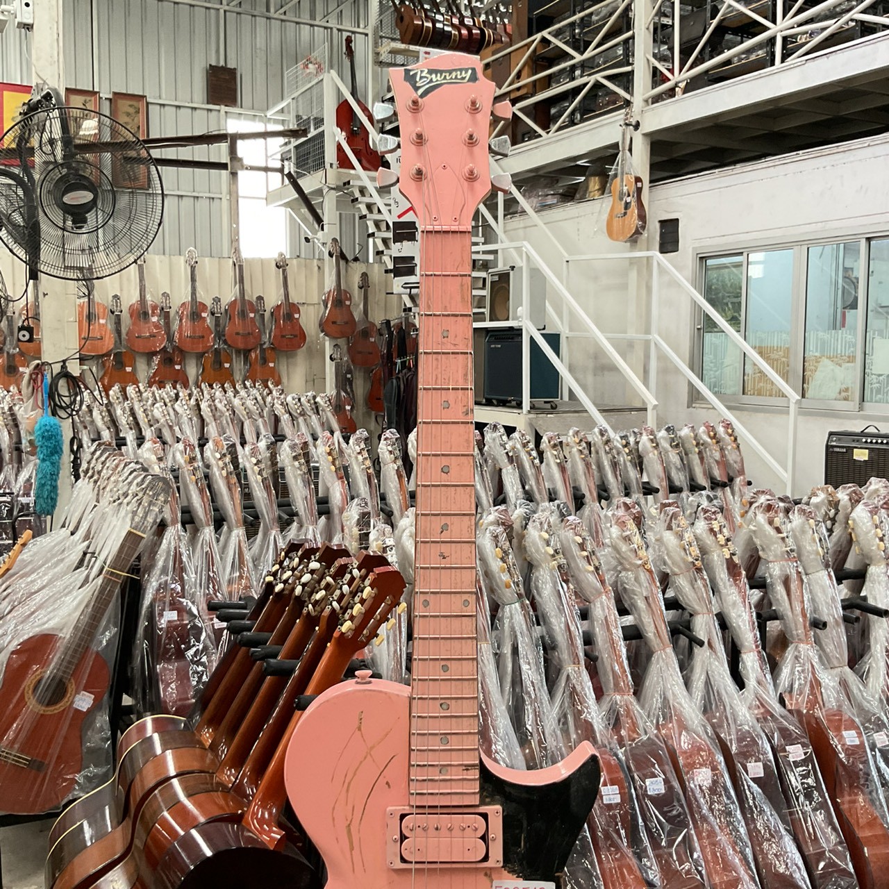 กีต้าร์ไฟฟ้า Burny