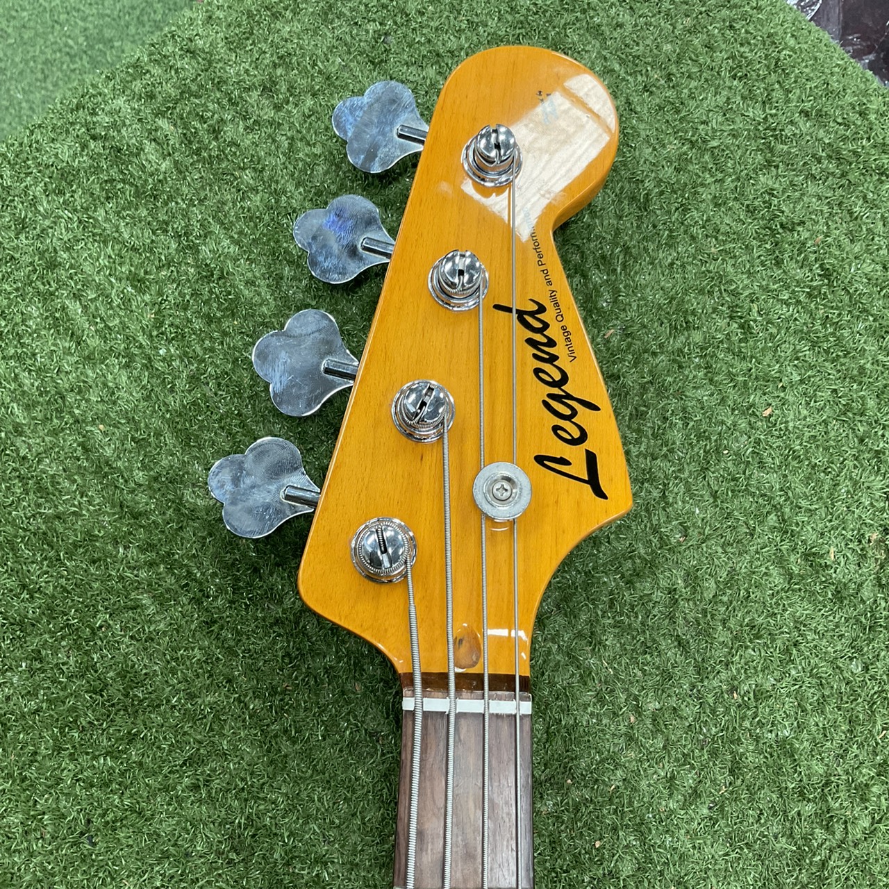 กีต้าร์เบส Legend