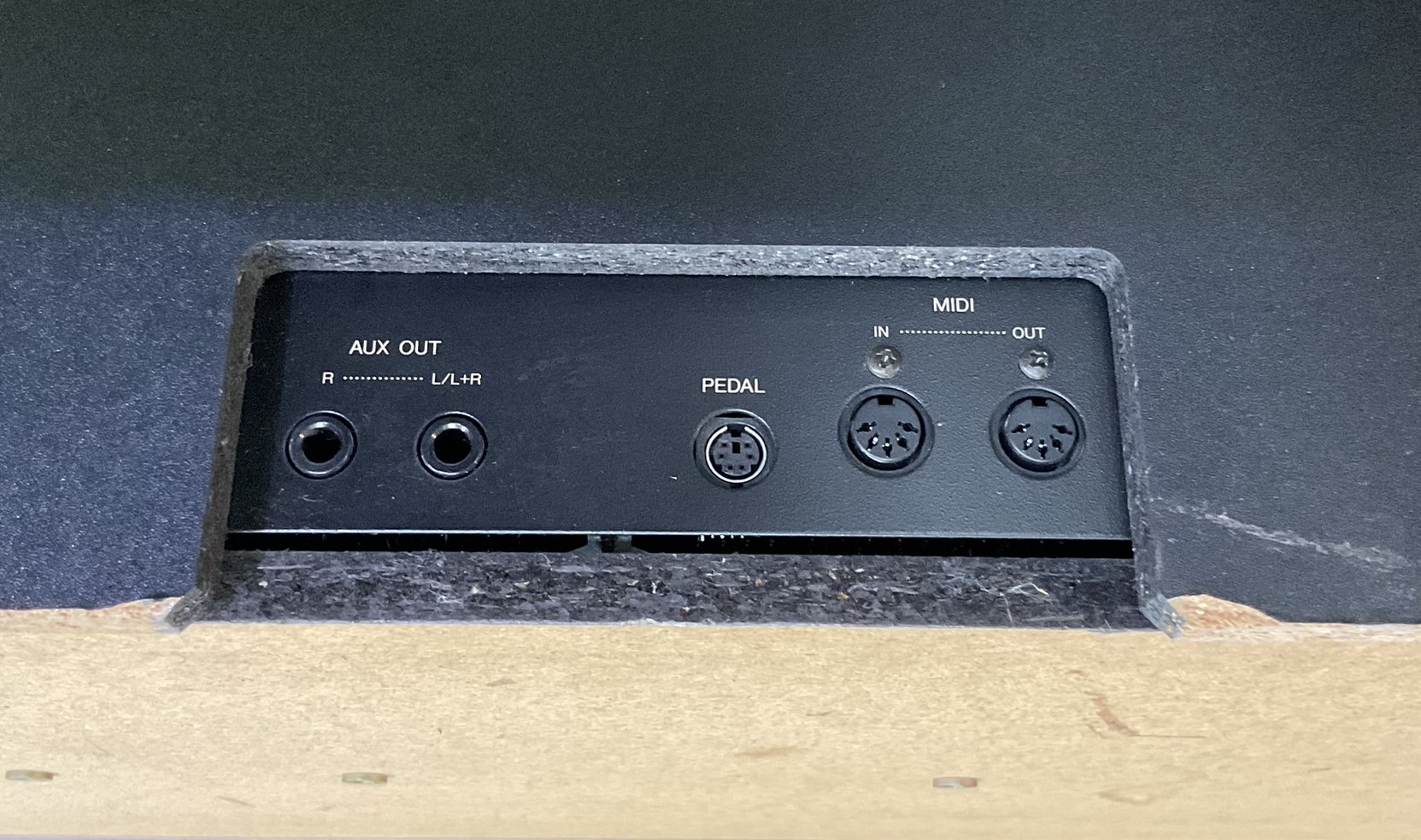 เปียโน YAMAHA : YDP-201 สินค้าไม่พร้อมใช้งาน (ต้องซ่อม)