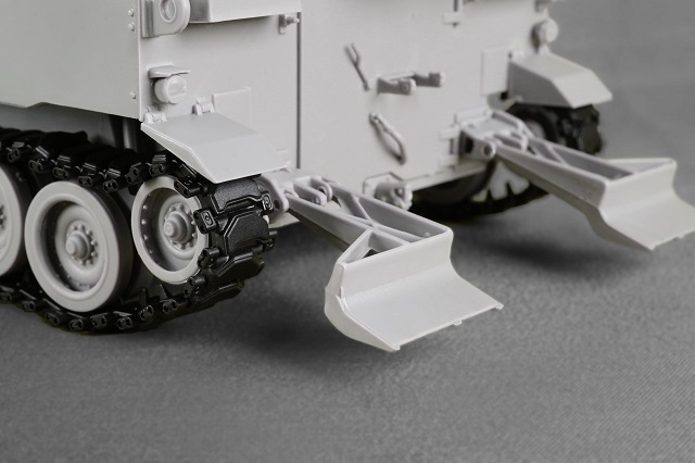 โมเดลปืนใหญ่อัตราจร Kinetic Model 1/35 KI-K61006 M109A2 Self propelled howitzer