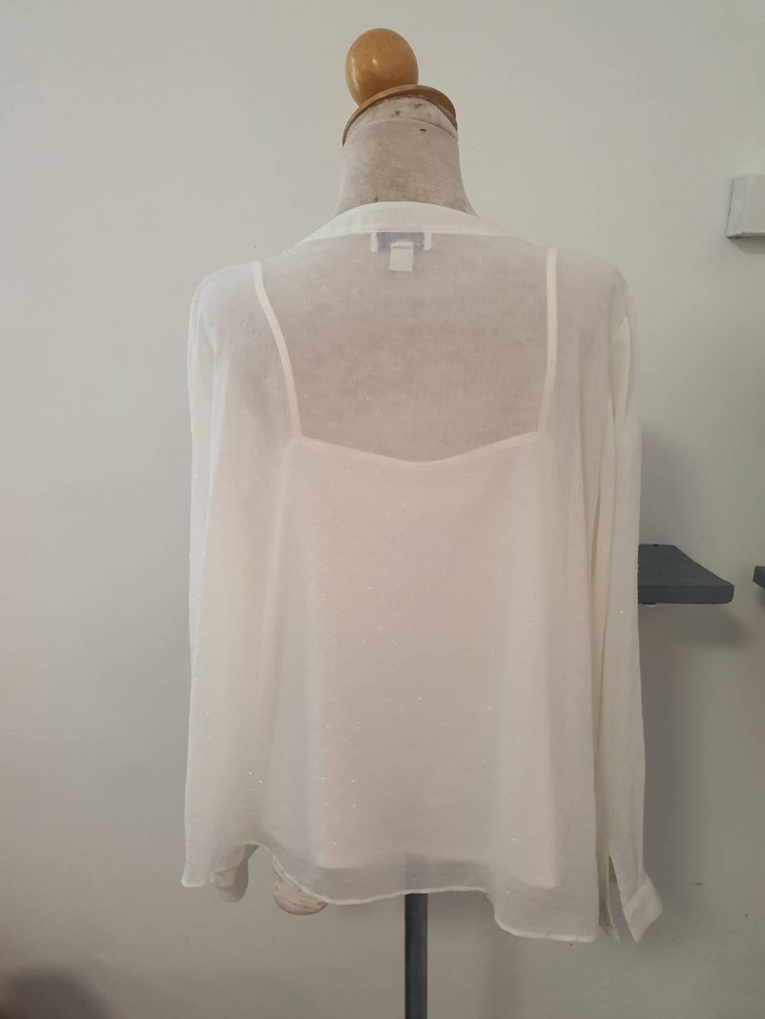 FF05233 เสื้อผ้ามือสอง ชีฟอง สีขาวครีม แบรนด์ อก free-44 นิ้ว