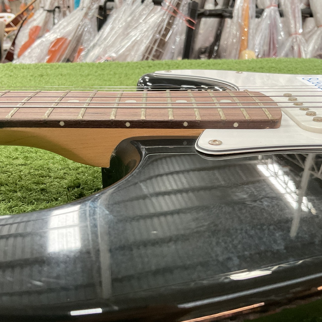 กีต้าร์ไฟฟ้า PHOTO GENLC