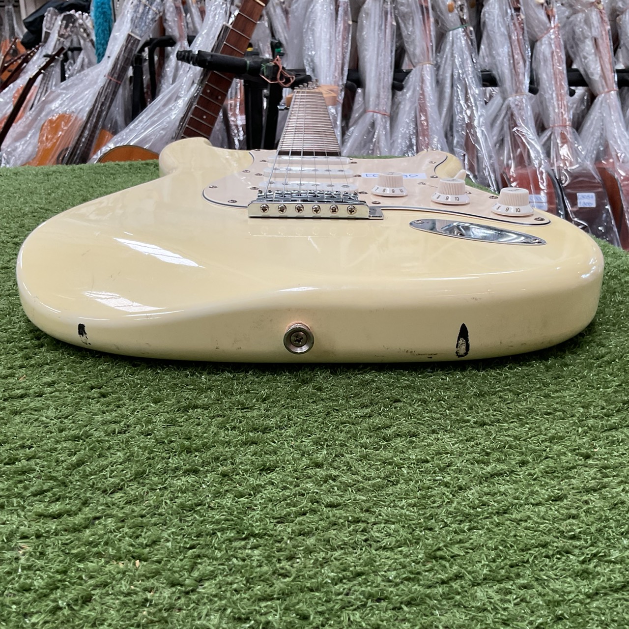 กีต้าร์ไฟฟ้า Mavis