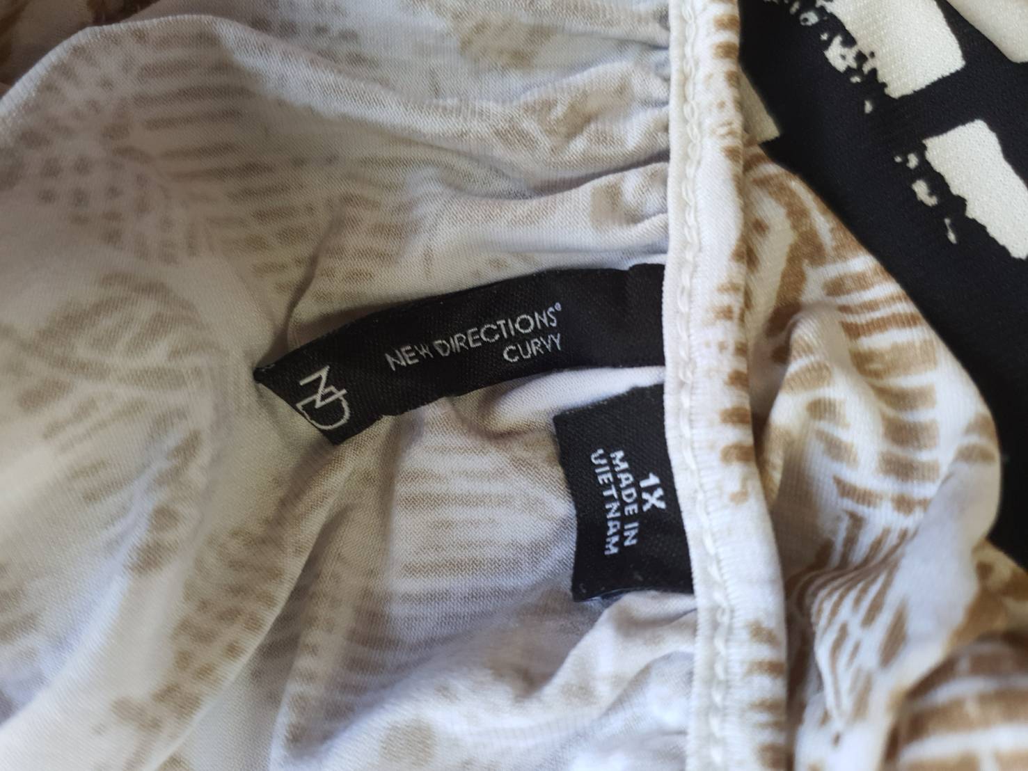 FF04463 เสื้อผ้ามือสอง สีครีม แบรนด์ new directions curvy อก free-60นิ้ว