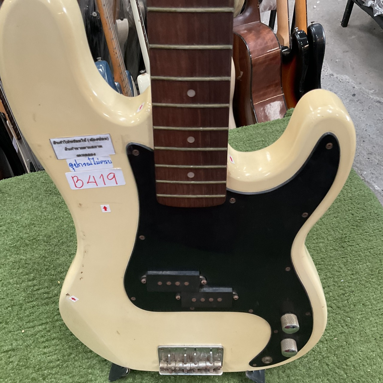 กีต้าร์เบส Birth สินค้าไม่พร้อมใช้งาน (ต้องซ่อม)