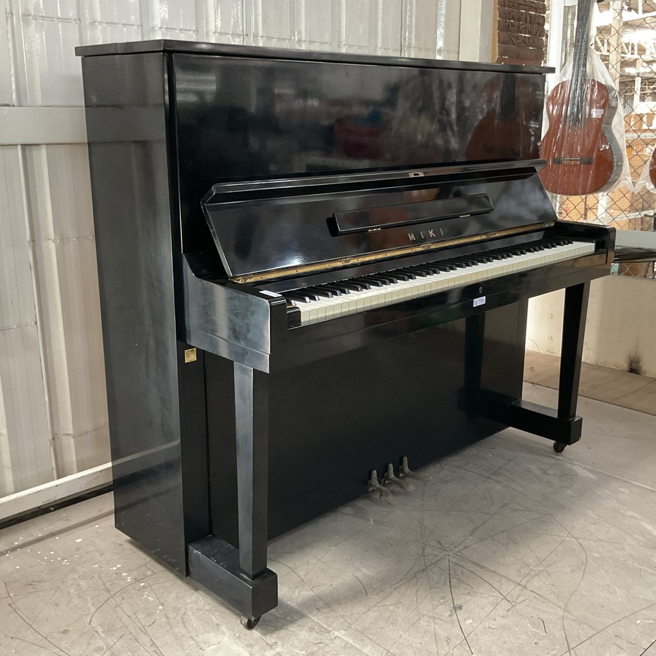 เปียโน MIKI