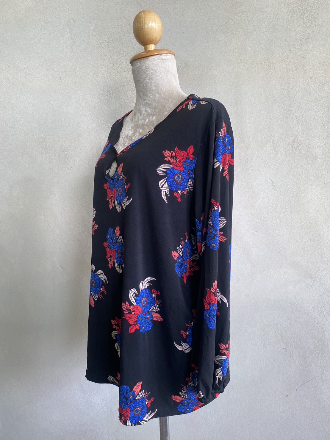 FF04553 เสื้อผ้ามือสอง สีดำลาย แบรนด์ LIZ CLAIBORNE อก 50-56 นิ้ว