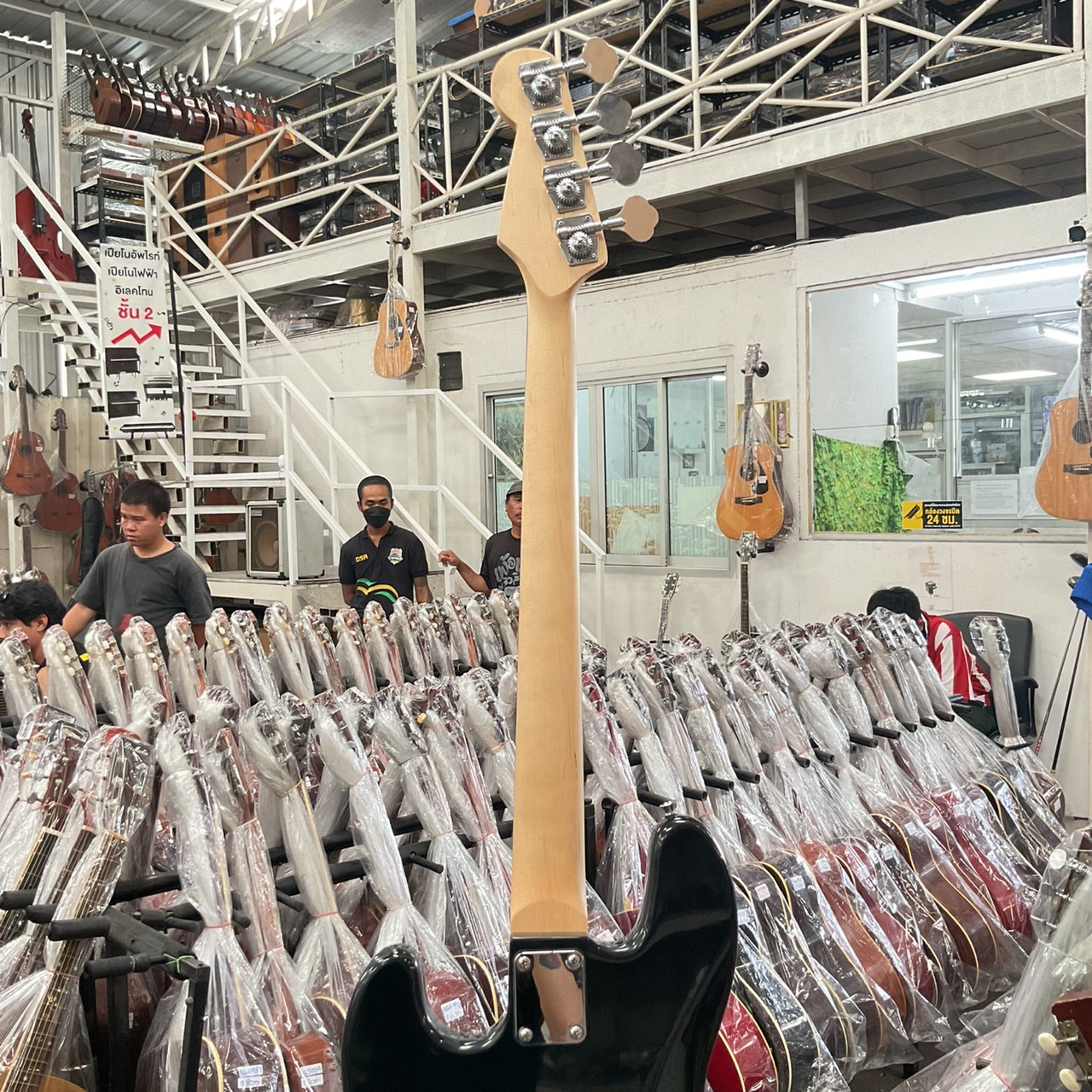 กีต้าร์เบส Gion