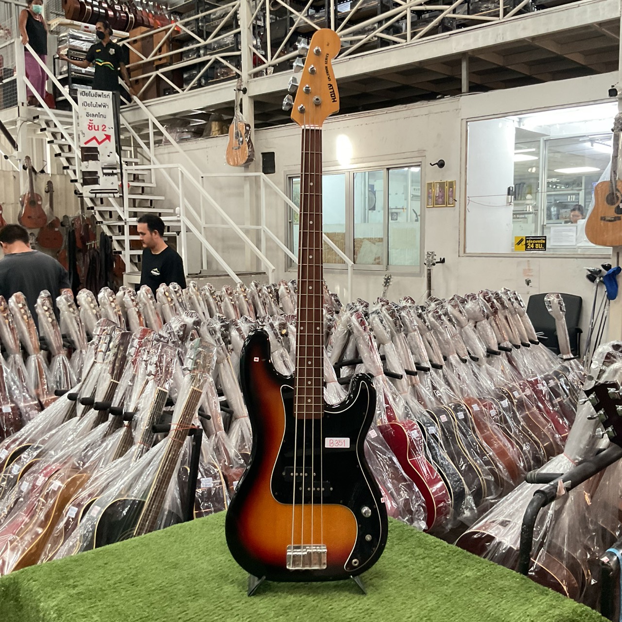 กีต้าร์เบส HOLLY : SPLENDOR