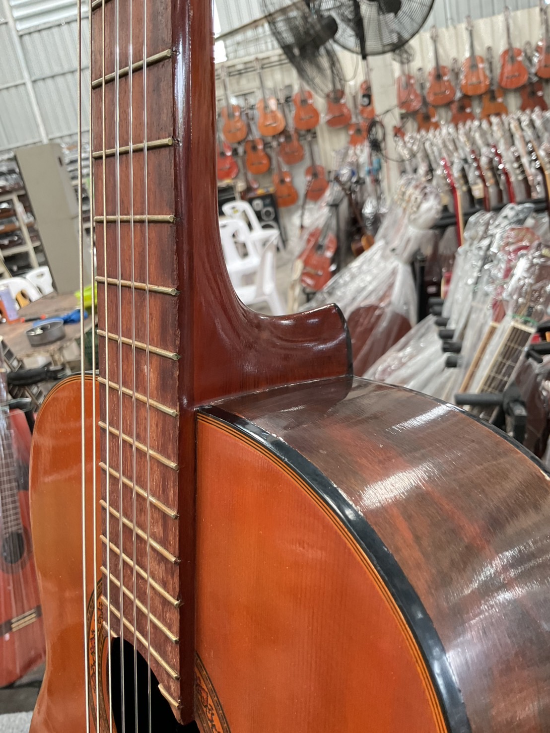 กีต้าร์คลาสสิค CLARK : No.109