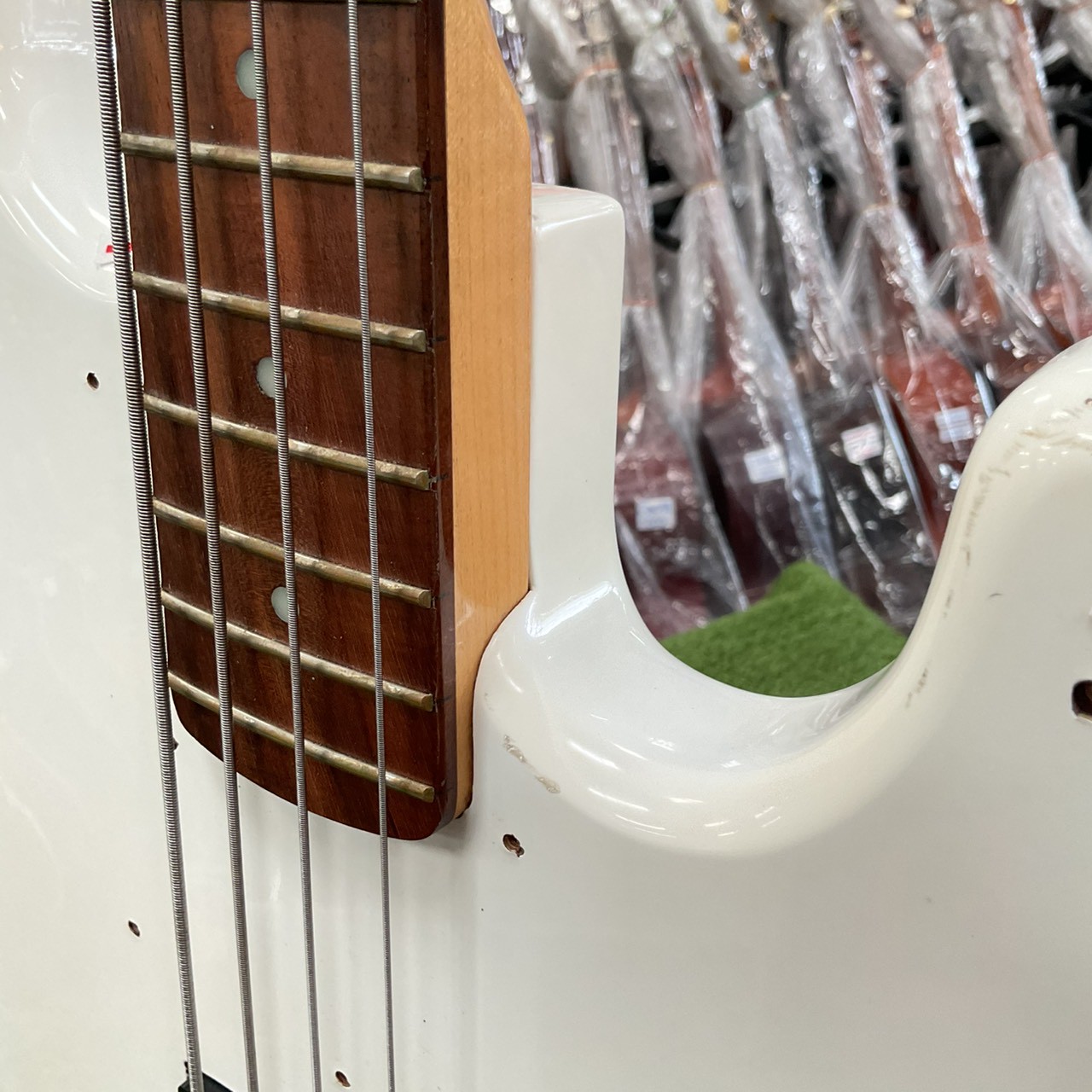 กีต้าร์เบส Century : J