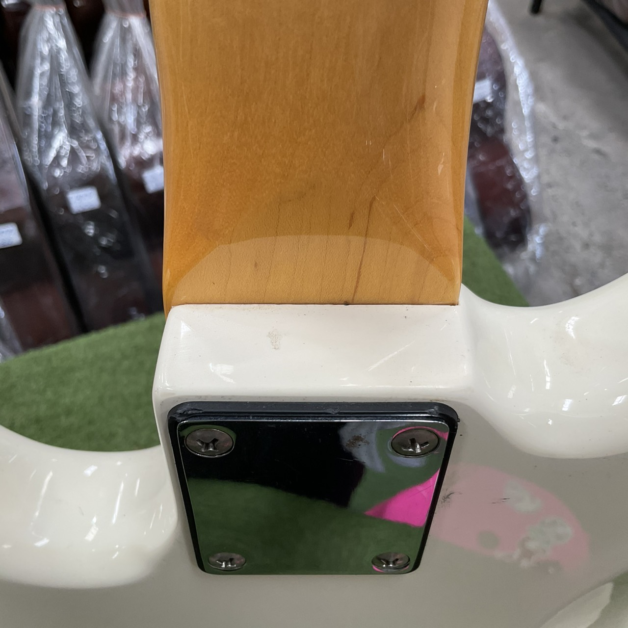 กีต้าร์เบส Legend