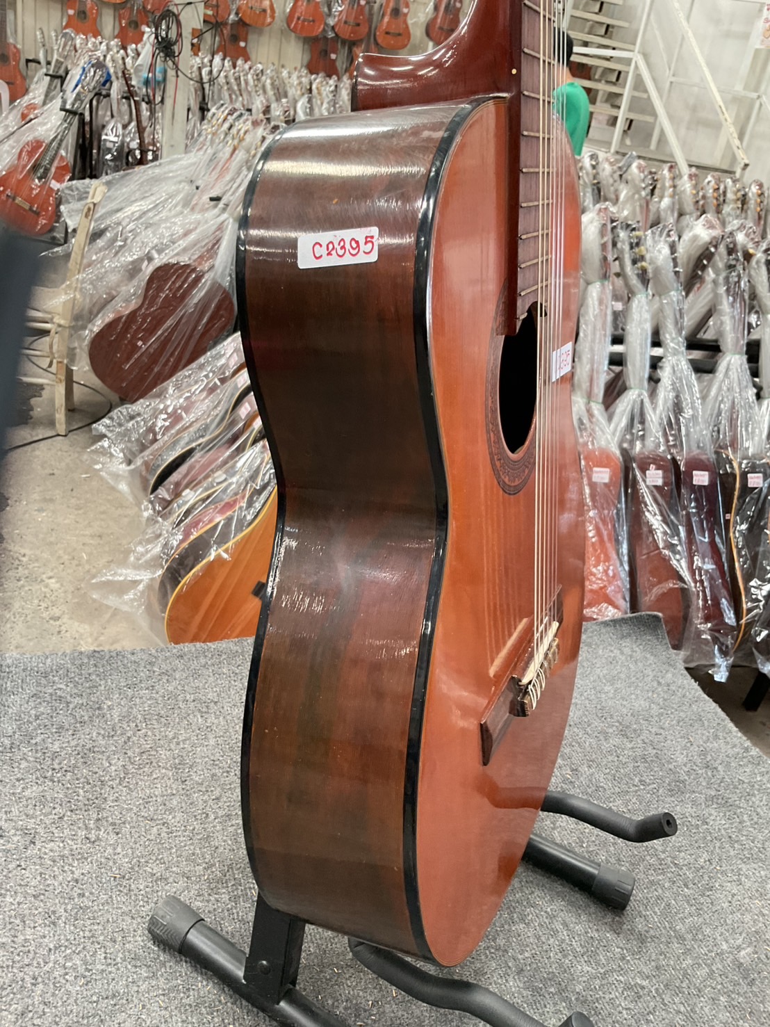 กีต้าร์คลาสสิค CLARK : No.109