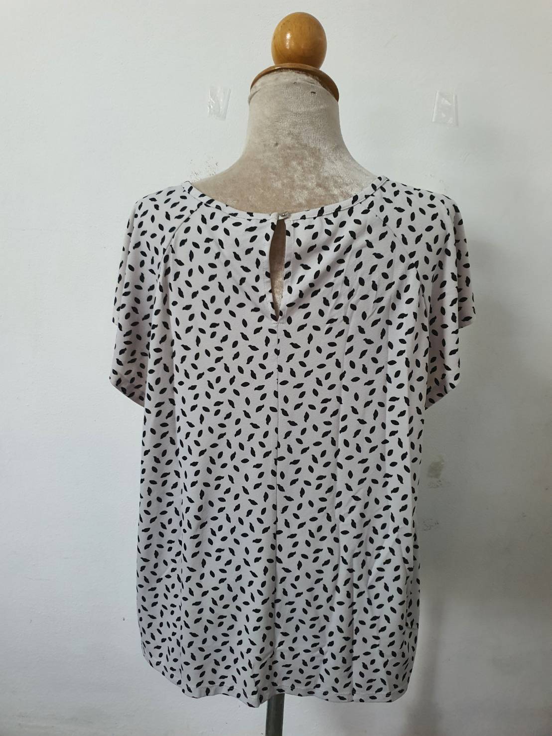 FF06388 เสื้อผ้ามือสอง แบรนด์ H&M อก 44-48นิ้ว