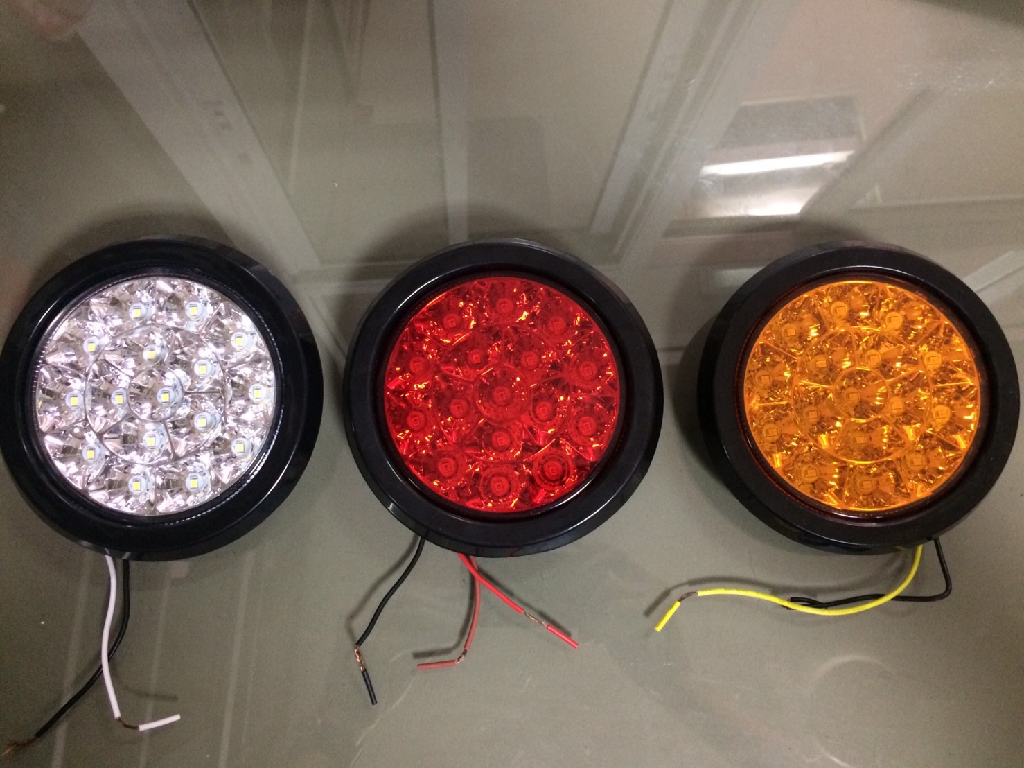 ไฟท้าย LED กลมขอบยาง ขนาด 4 นิ้ว 12V, 24V สี แดง เหลือง ขาว