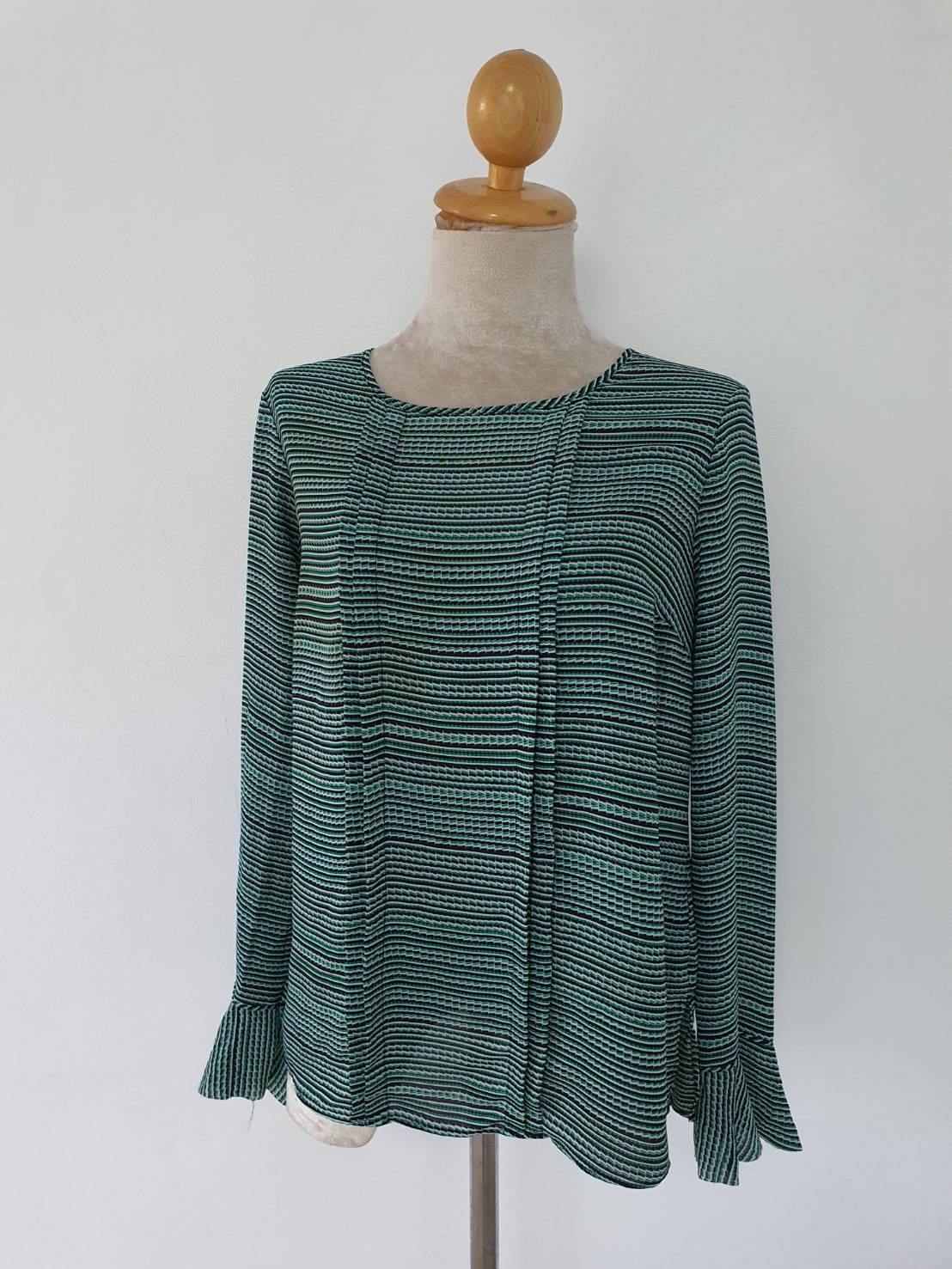 FF04270 เสื้อผ้ามือสอง ชีฟอง สีเขียวลาย แบรนด์ liz claiborne อก free-38 นิ้ว