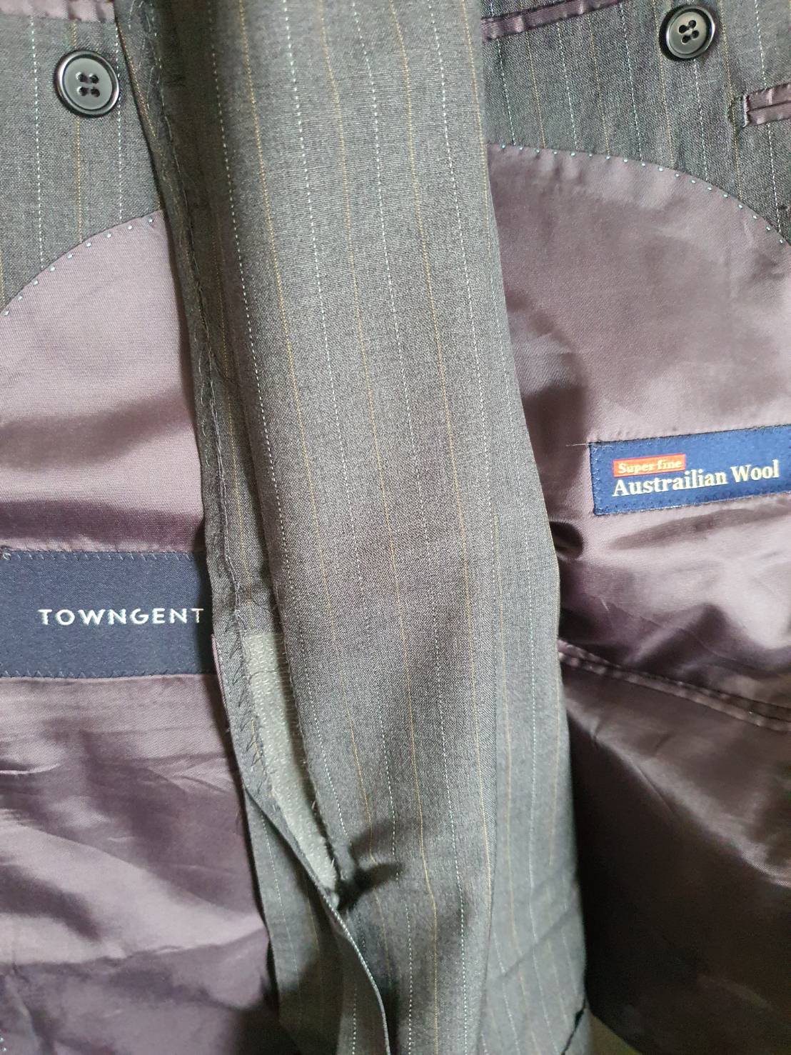 Suit C0002 เสื้อสูท นำเข้า มือสอง สีเทาเข้ม TOWNGENTอก 42 นิ้ว