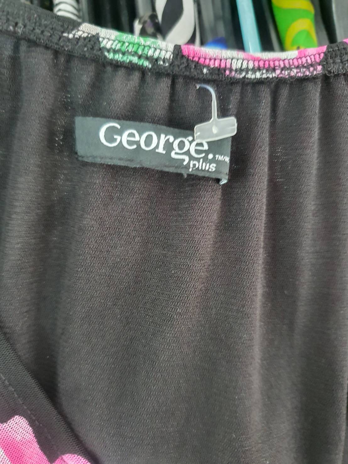 FF03856 เสื้อผ้ามือสอง สีดำลายดอกไม้ แบรนด์ GEORGE อก 46-50 นิ้ว