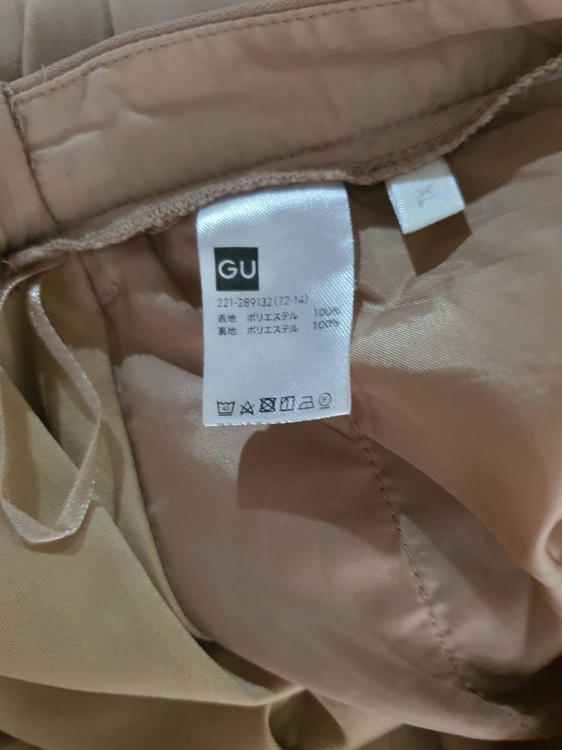 FF06594 กางเกงผ้าชีฟอง มือสอง สีเบจ แบรนด์ GU เป็นแบรนด์ลูกของ UNIQLO เอว 26-32 นิ้ว
