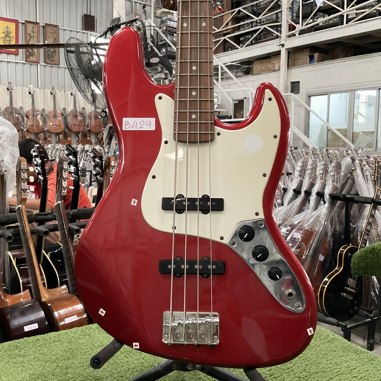 กีต้าร์เบส BUSKER'S