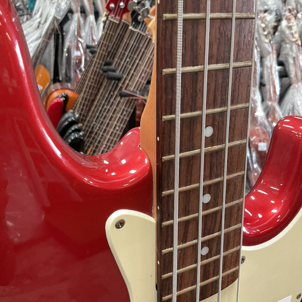 กีต้าร์เบส Legend