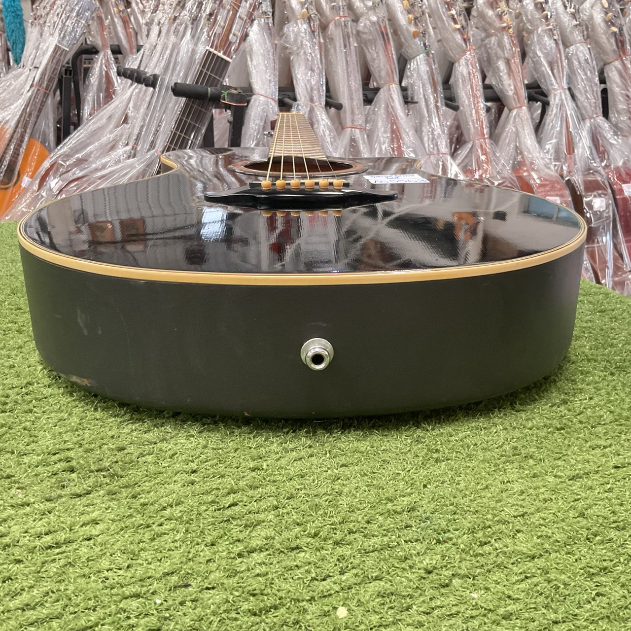 กีต้าร์โปร่งไฟฟ้า YAMAHA : APX-6S