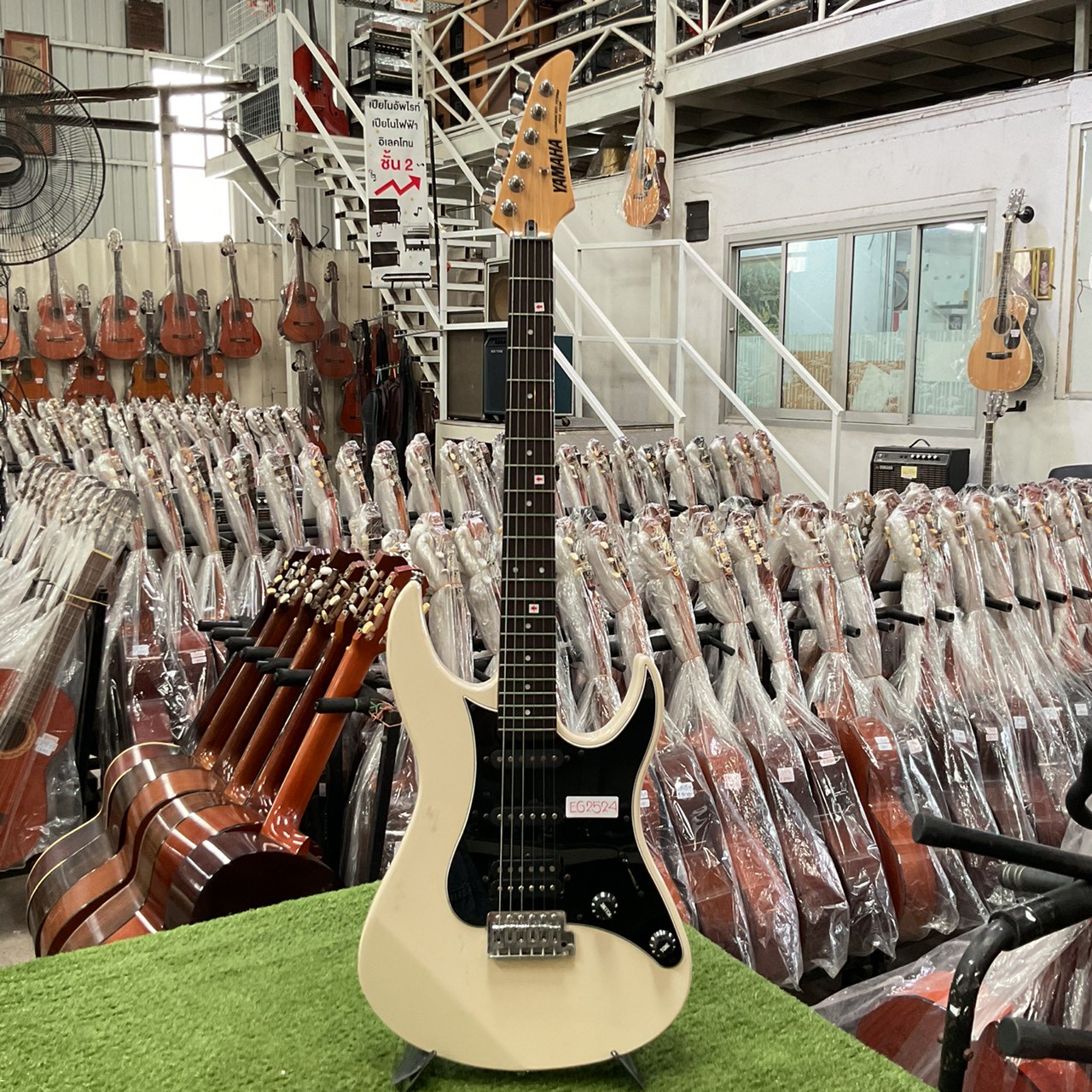 กีต้าร์ไฟฟ้า YAMAHA : YGX 112P