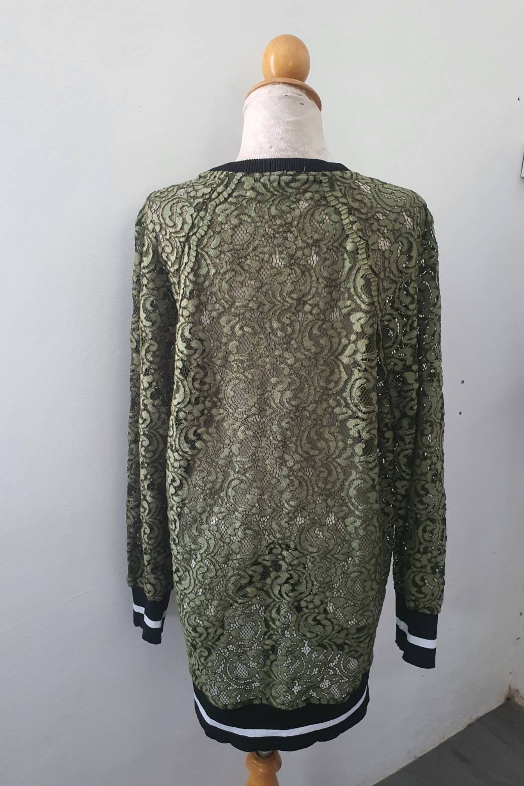 FF06157 เสื้อแฟชั่น ลูกไม้ สีเขียว มือสอง แบรนด์ ZARA WOMAN อก 44-46 นิ้ว