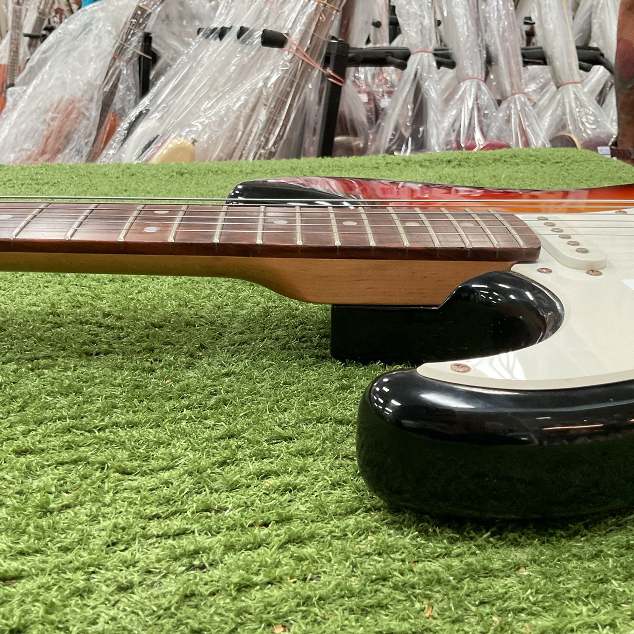 กีต้าร์ไฟฟ้า PLAY TECH (มือซ้าย)