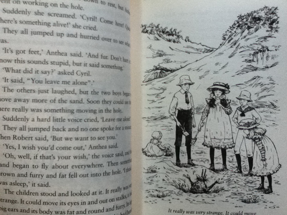 FIVE CHILDREN AND IT by Edith Nesbit, Retold by Diane Mowat, Published by Oxford Bookworms 2000, 56 Pages, Size 12.8x19.8 cm., Condition: Good