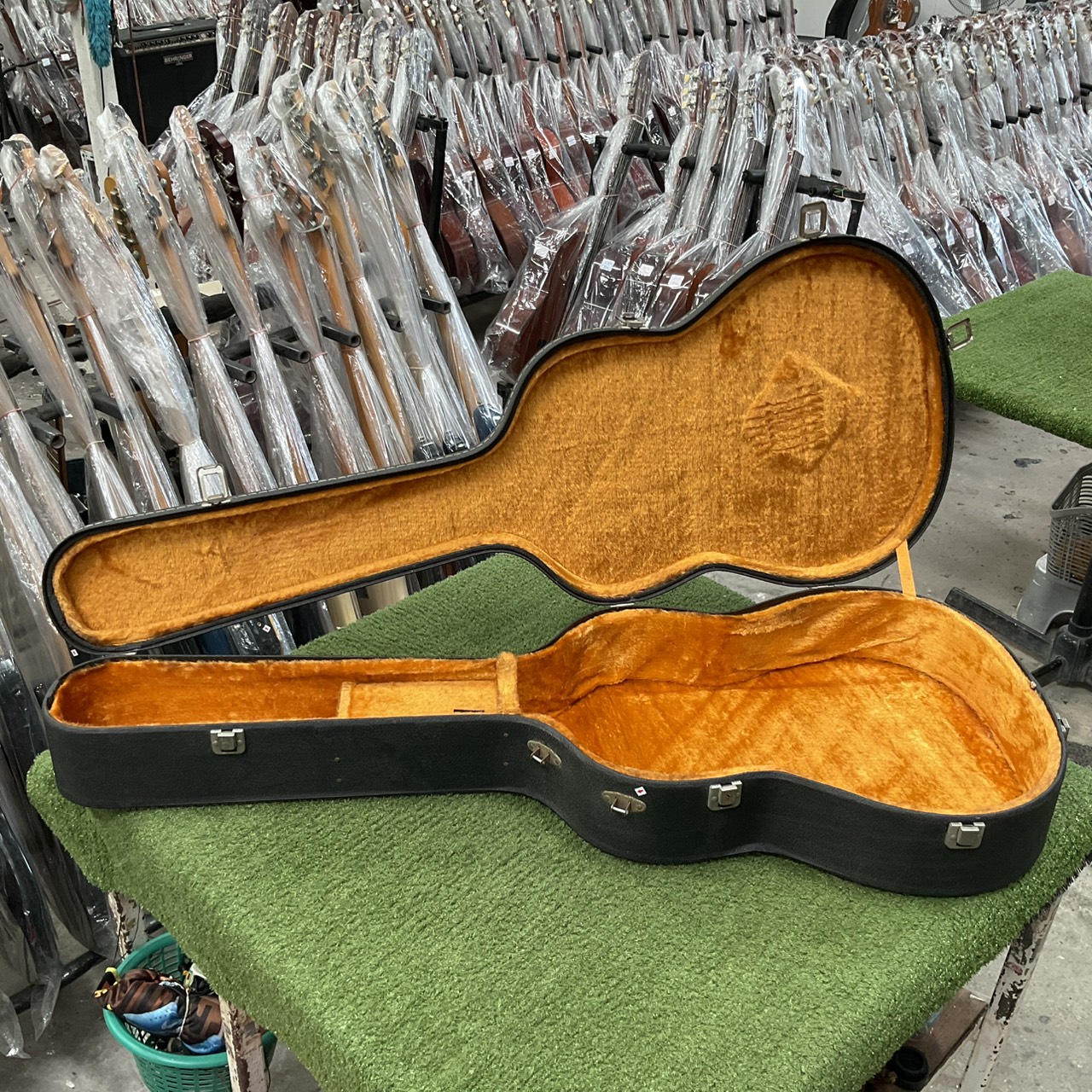 กล่องเคสกีต้าร์คลาสสิค