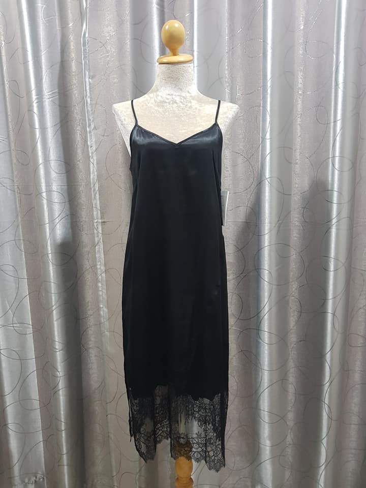FF01561 ชุดนอนซาติน สีดำ แบรนด์ mo&co