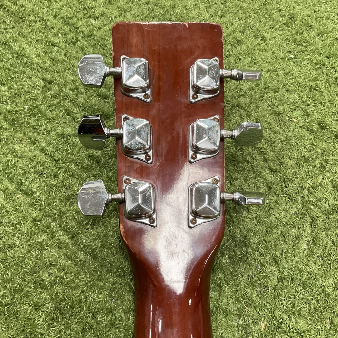 กีต้าร์โปร่ง Serena