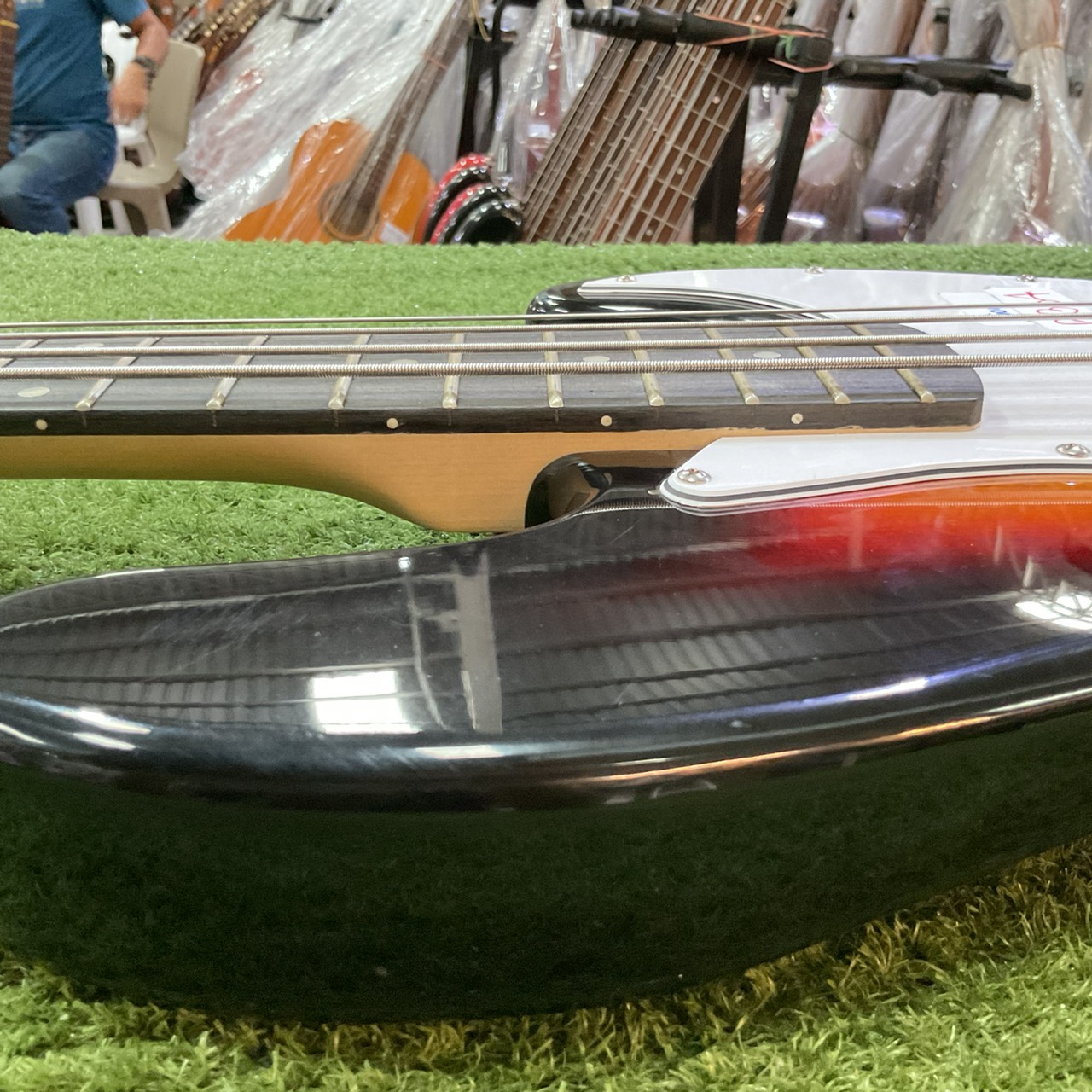 กีต้าร์เบส Sni jer (Gion)