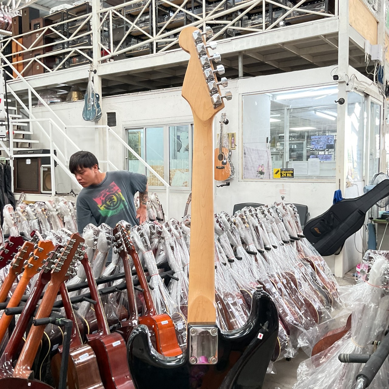 กีต้าร์ไฟฟ้า Legend