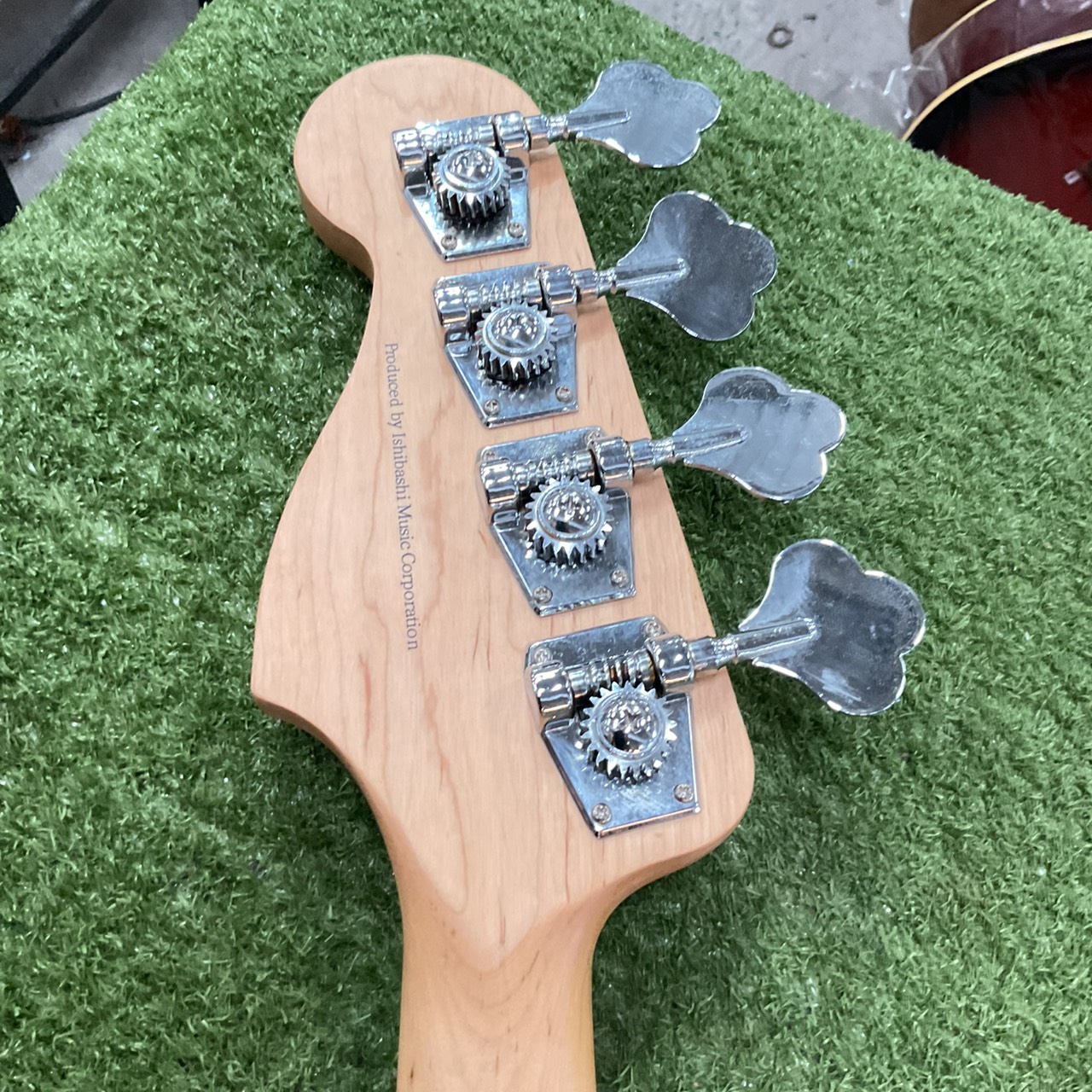 กีต้าร์เบส Mavis