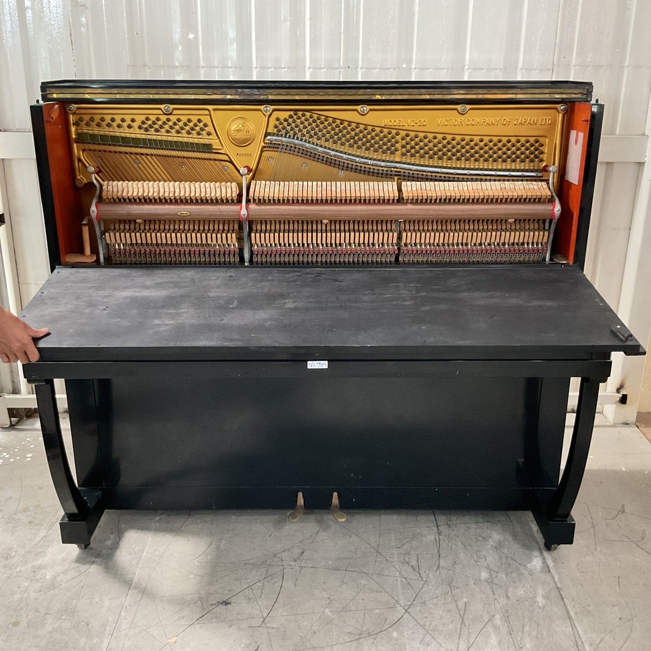 เปียโนอัพไลท์ VICTOR : VZ-20