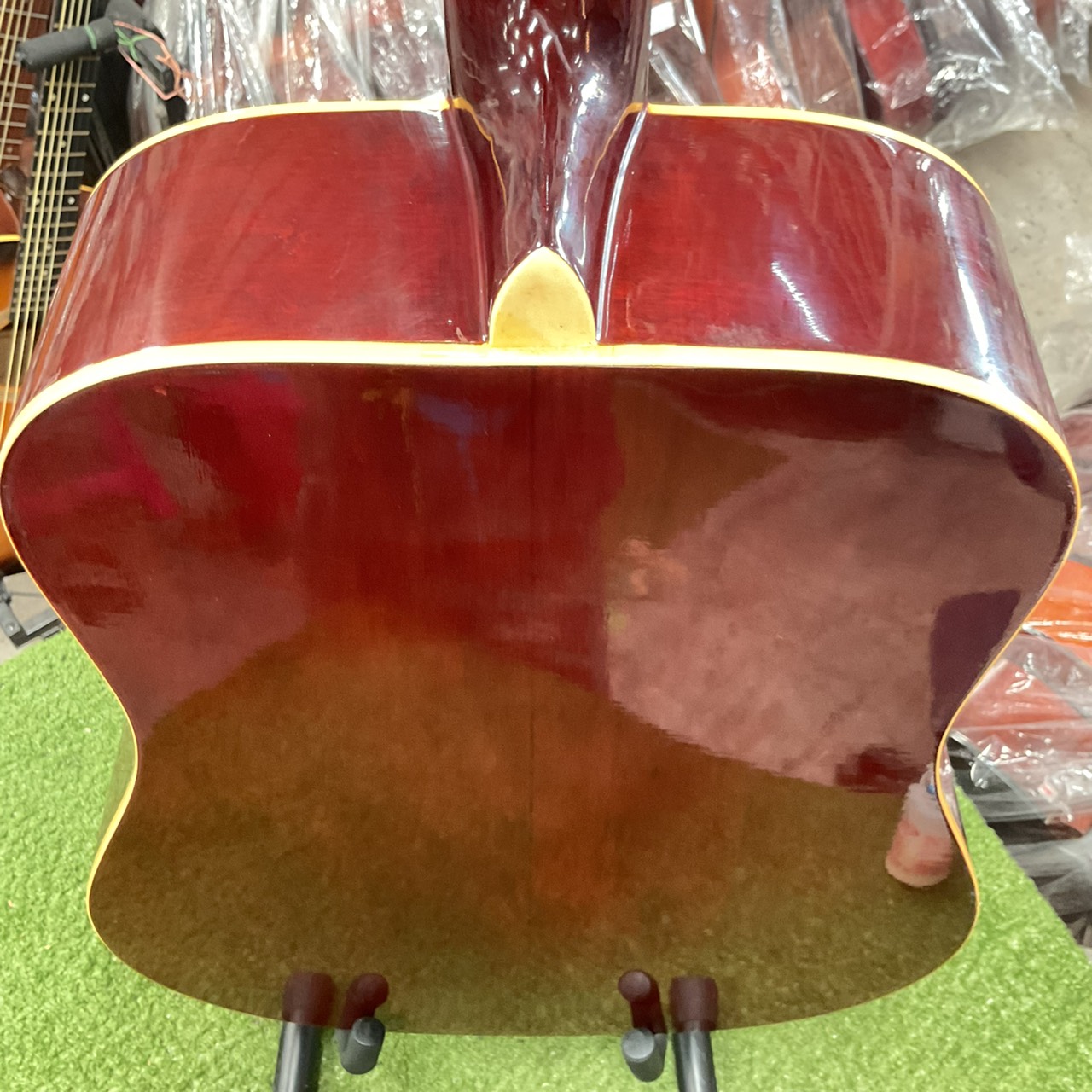 กีต้าร์โปร่ง Aria : ADW-80 VS