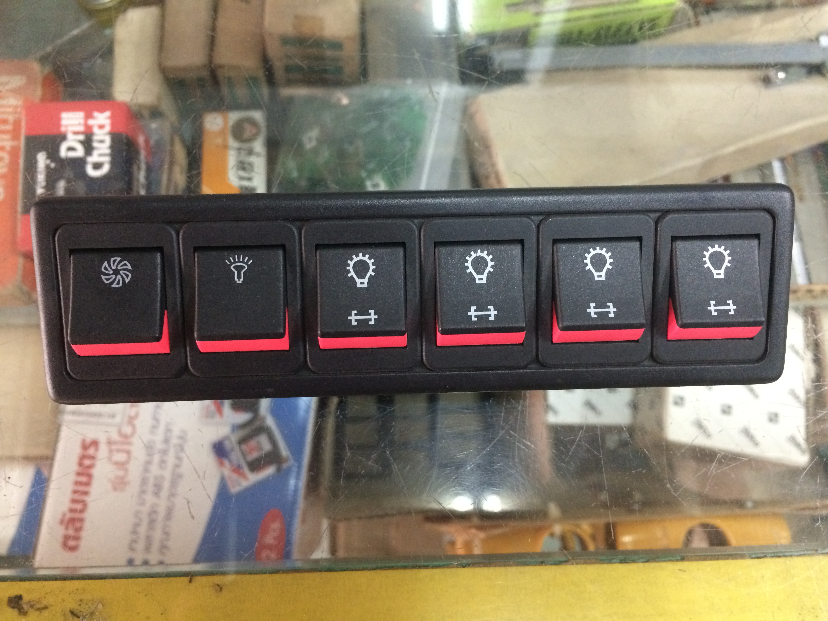 แผงสวิทซ์ เปิด-ปิด รถบัส รถตู้ 12V-24V