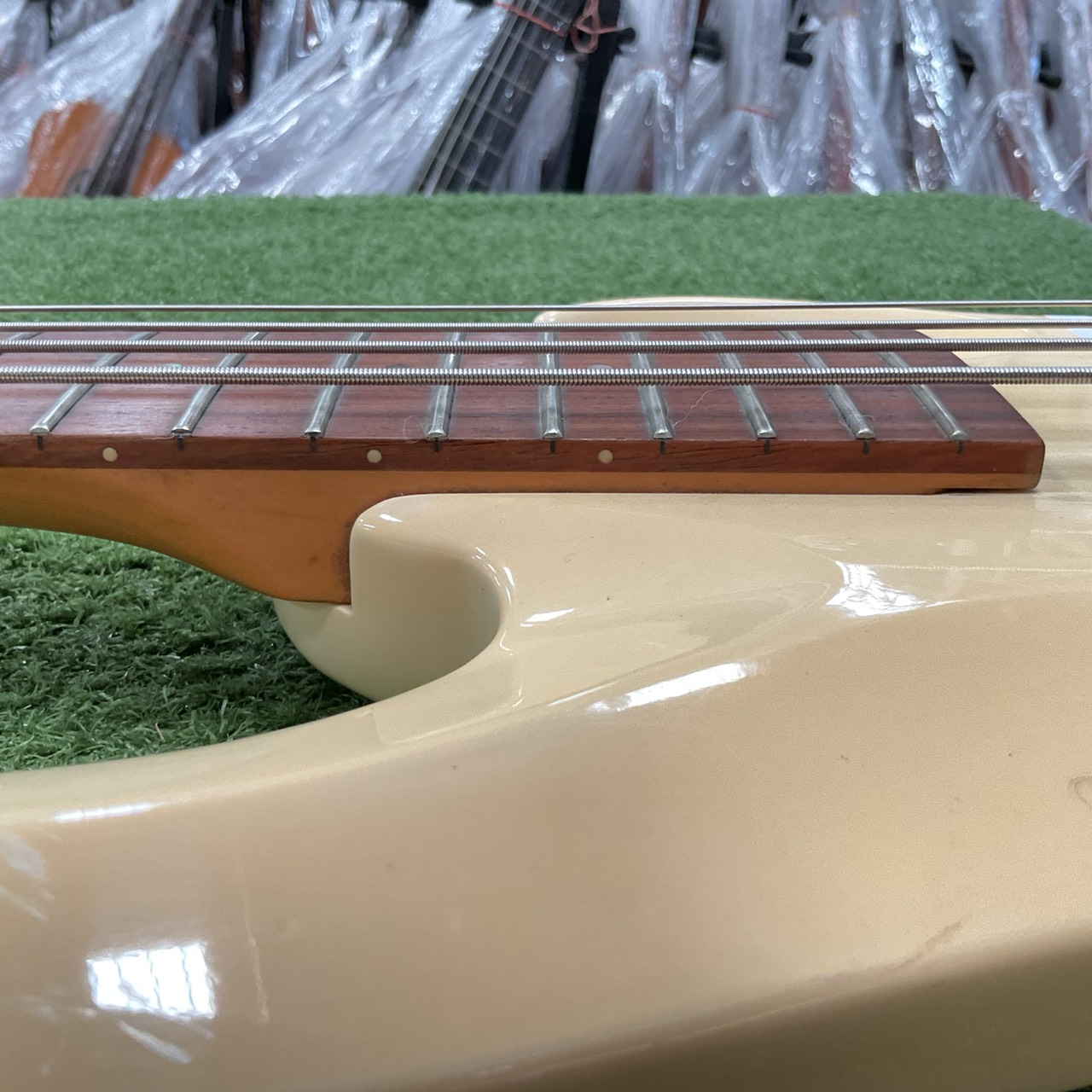 กีต้าร์เบส EDWARDS