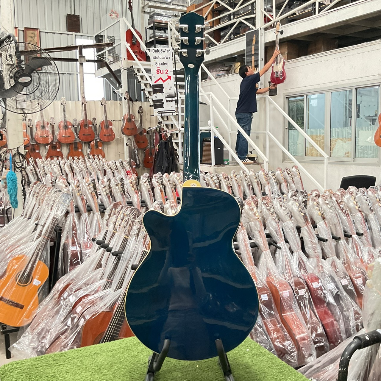 กีต้าร์โปร่งไฟฟ้า Sepia Crue : EAW-180-BLS