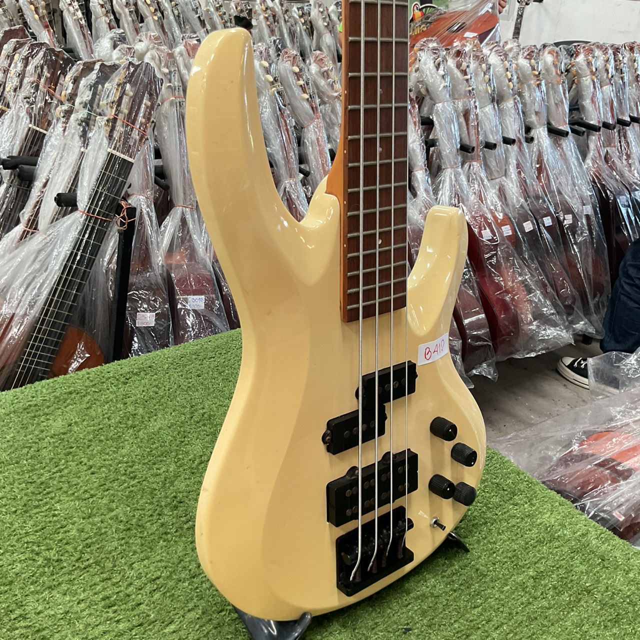 กีต้าร์เบส EDWARDS