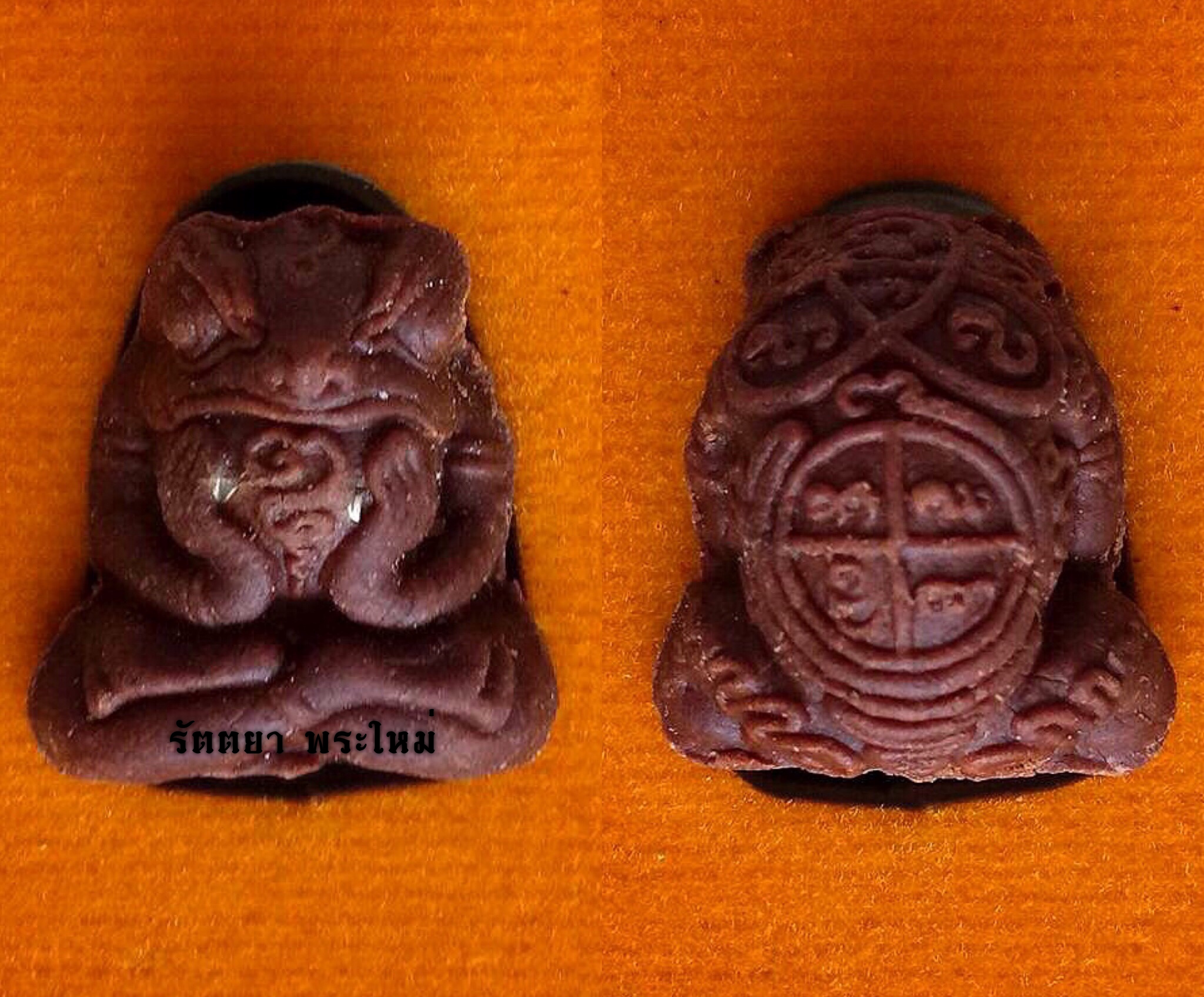 พญากบกินเดือน เนื้อผงรุ่นแรก ครูบาออ สำนักสงฆ์พระธาตุ ดอยจอมแวะ ฝังตะกรุดเงิน 1 ดอก
