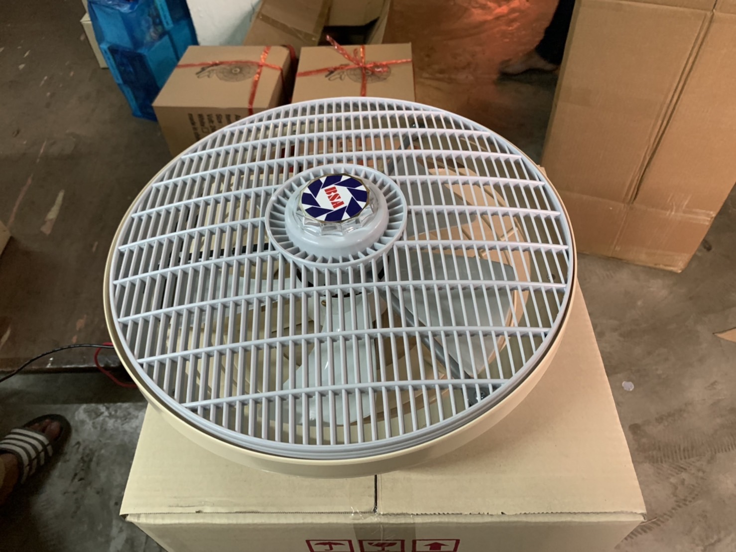 พัดลมเพดานติดรถตู้ รถบัส 16 นิ้ว 12V 24V