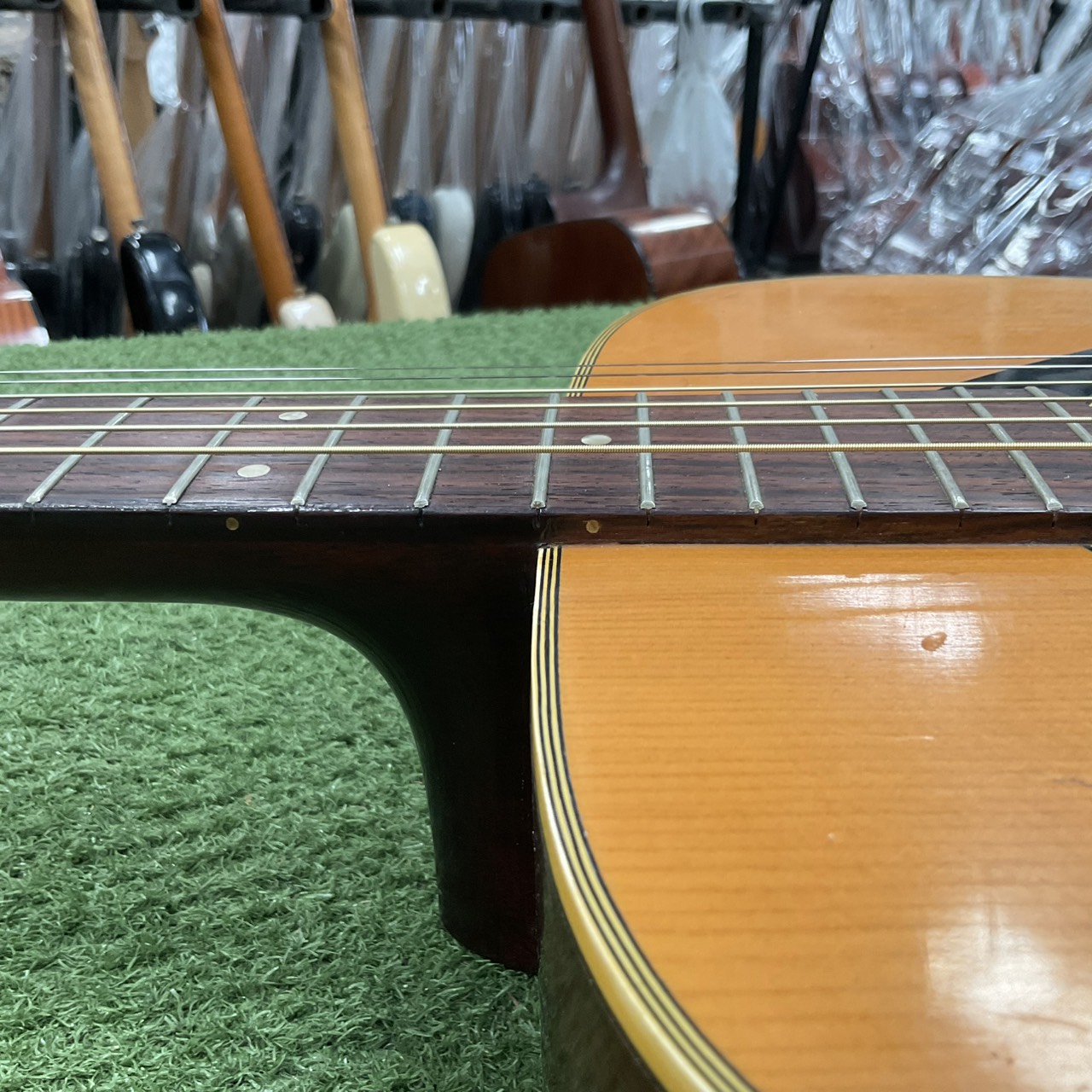 กีต้าร์โปร่ง YAMAHA : FG-200J