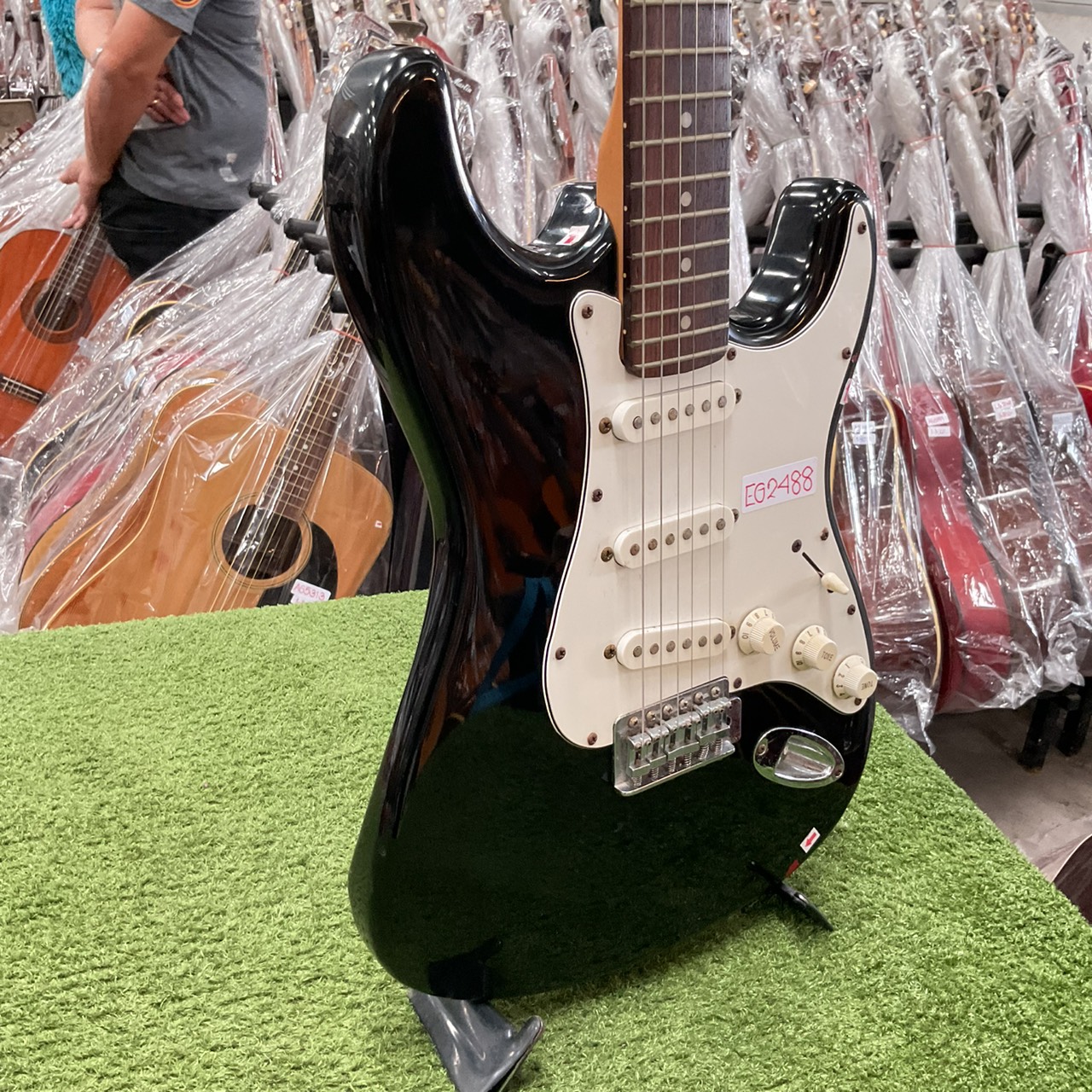 กีต้าร์ไฟฟ้า ยี่ห้อตามภาพ