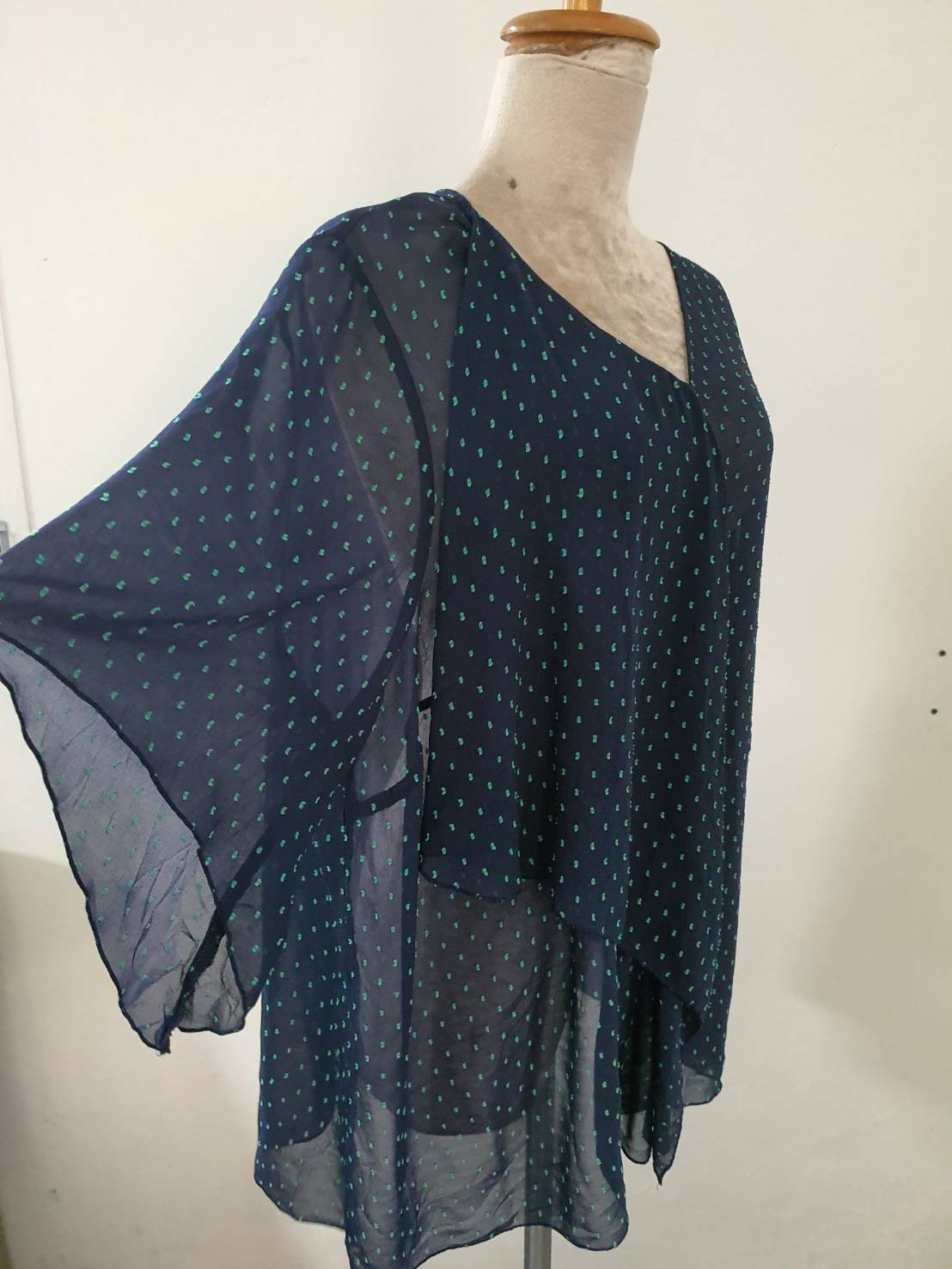 FF05657 เสื้อแฟชั่นชีฟอง สีน้ำเงิน ลายจุด มือสอง แบรนด์ CATHERINES