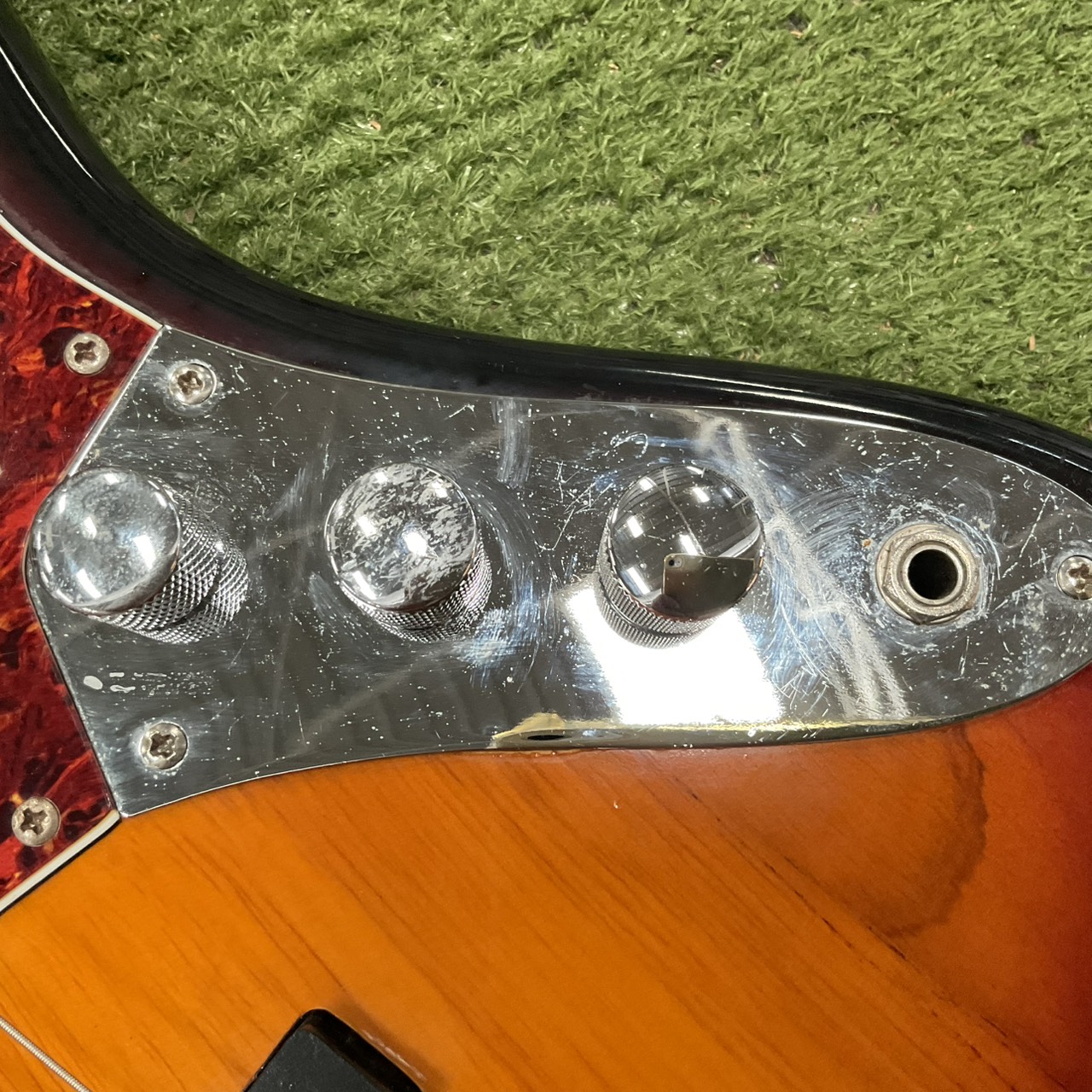 กีต้าร์เบส Mavis