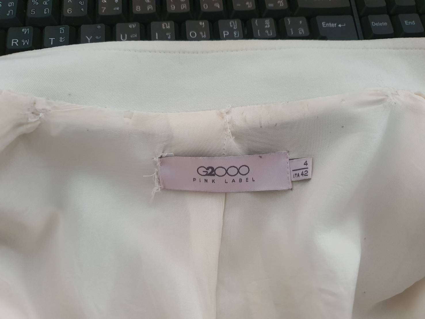 FF06231 เสื้อคลุม สีขาว มือสอง แบรนด์ G2000 อก 36 นิ้ว